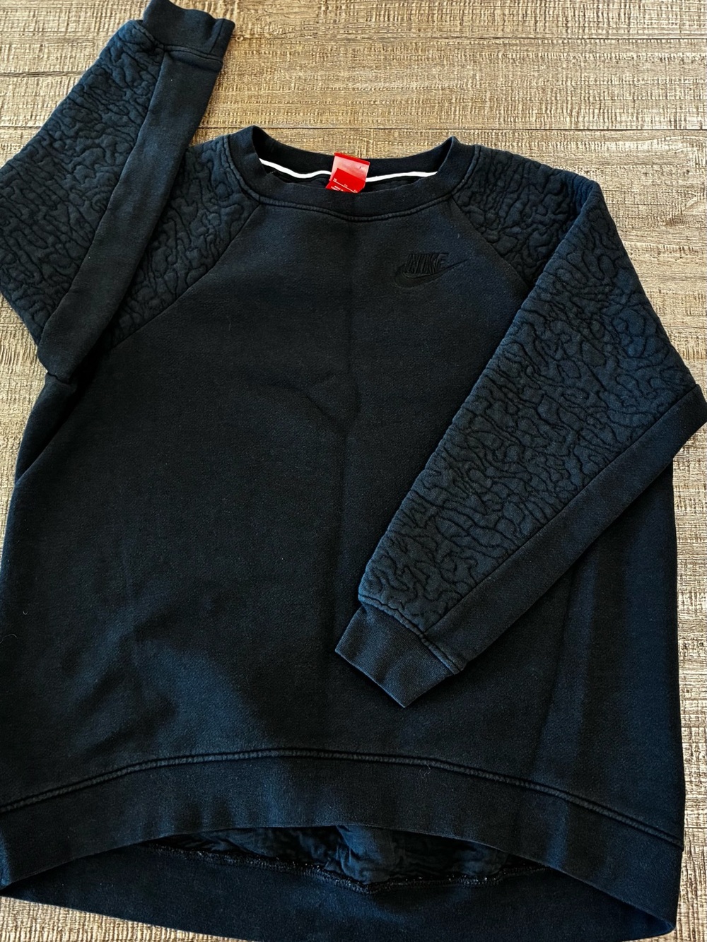 Nike women’s crewneck Black fleece pullover with Textured Sleeves size XL flaw